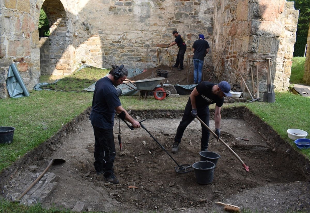 Arbeitsimpressionen: Nachuntersuchungen an der Fundstelle der Walbecker Stucktumba
