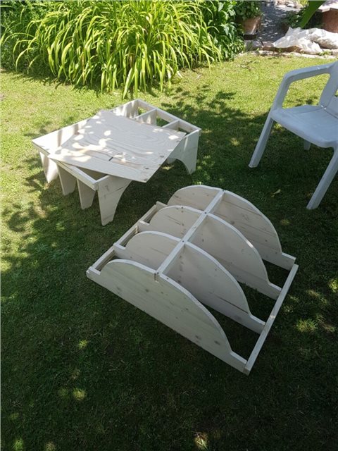 Die Schildpresse in leerem Zustand.