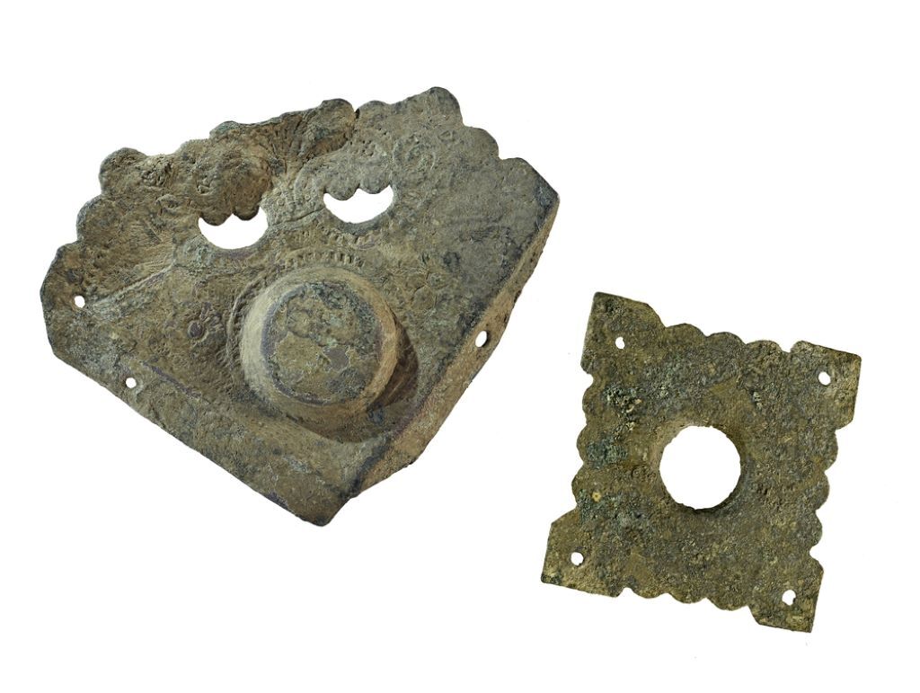 Bereits in der letztjährigen Ausgrabung wurden zahlreiche Buchbeschläge aus Buntmetall gefunden, die von der verlorenen Bibliothek des Klosters Kaltenborn zeugen.