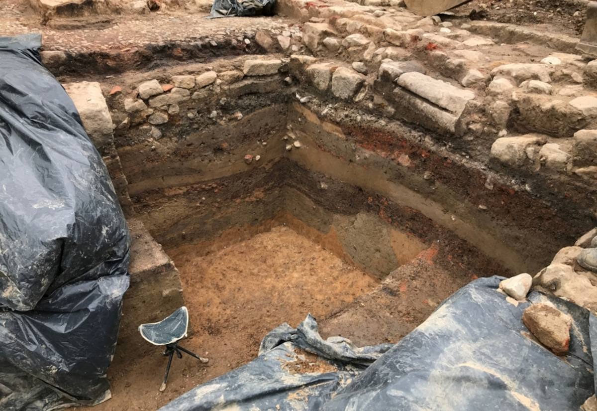 Brandschichten, Kellerreste und Pflaster: Archäologen erforschen Pirnas Dohnaische Vorstadt