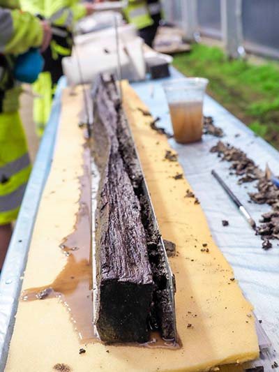 Nahaufnahme des Kiels des Gjellestad-Schiffes.