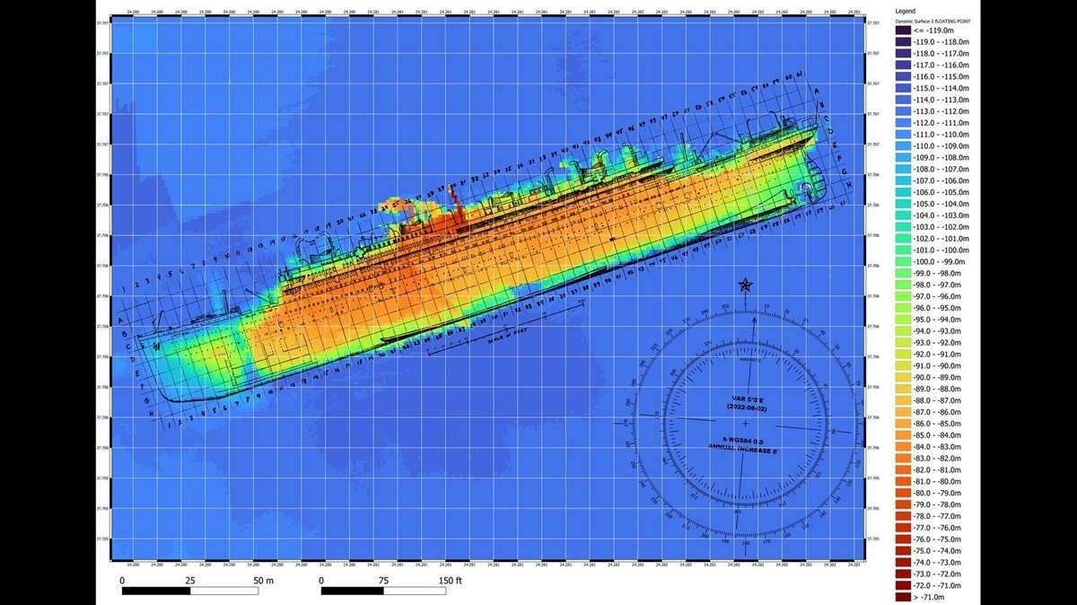 Bild des Schiffswracks mittels Sonar. Das Schiff wird hauptsächlich in gelben und orangenen Farbtönen kartiert. Am Rand des Bildes ist eine Legende, die die verschiedenen Farbtöne verschiedenen Wassertiefen zuordnet.