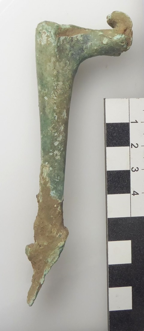 Griff einer römischen Bronzekanne.