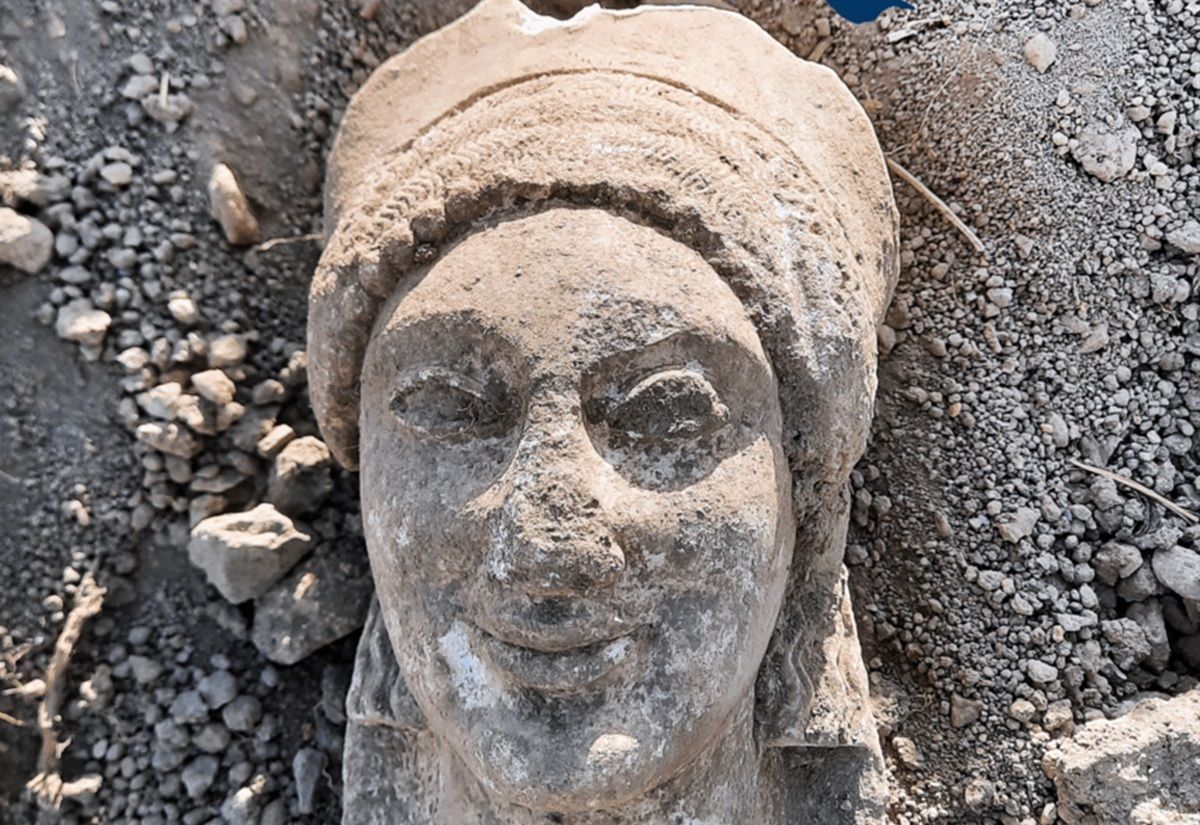 Freiburger und Mainzer Archäologinnen und Archäologen entdecken seltene griechische Skulptur in Vulci, Italien