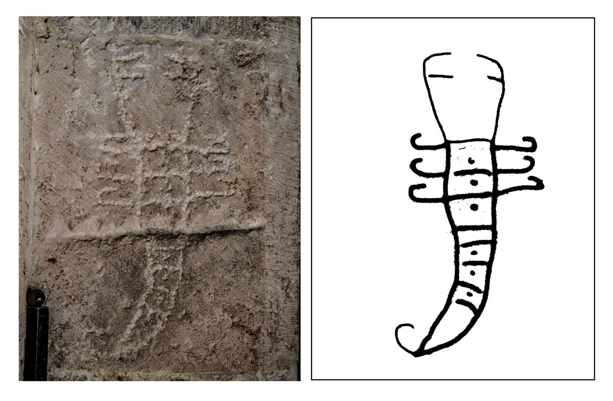 Inschrift und Skorpionzeichnung zu Ehren des Sufi-Sheikhs Aḥmad al-ʿAǧamī. 