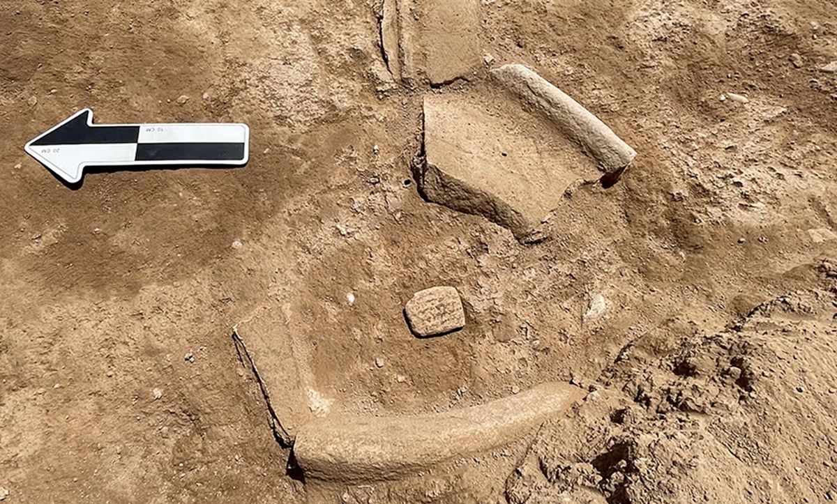 Eine von drei Tontafeln mit Keilschrift, die an der mittelbronzezeitlichen Ausgrabungsstätte Kurd Qaburstan im Nordosten des Irak entdeckt wurden. 