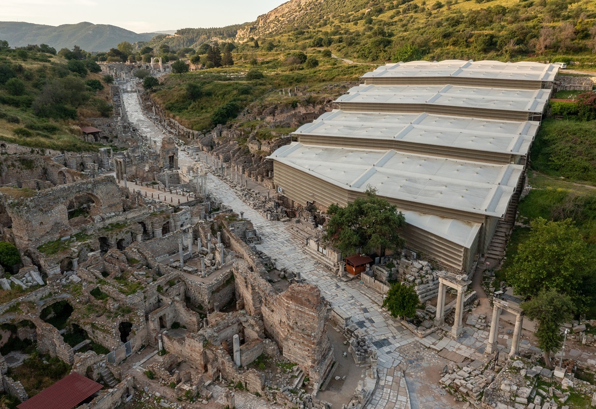 Blick entlang der Kuretenstraße in Ephesos
