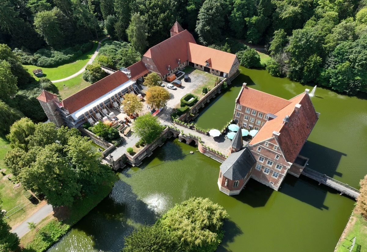 Mittelalter unterm Schweinestall: Ausgrabungen auf der Vorburg von Burg Hülshoff