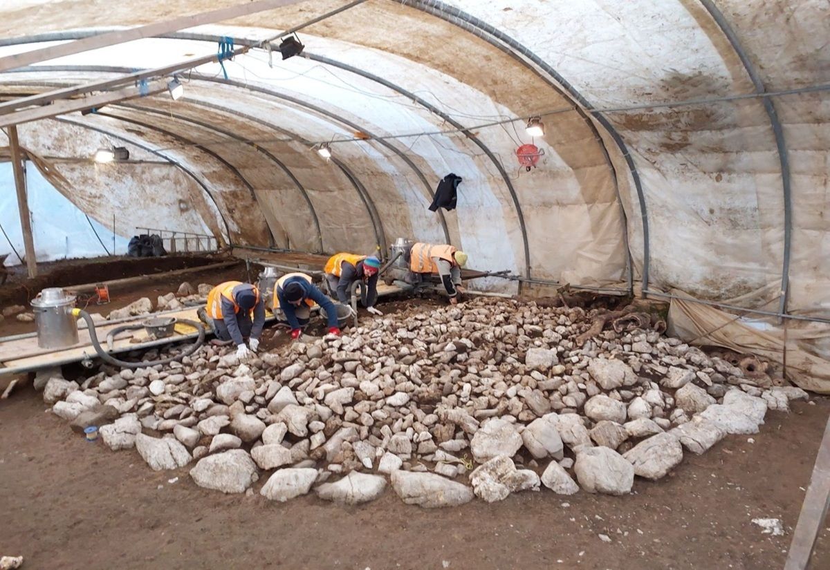 Monumentales, 2600 Jahre altes Grab im Schweizer Kanton Freiburg freigelegt