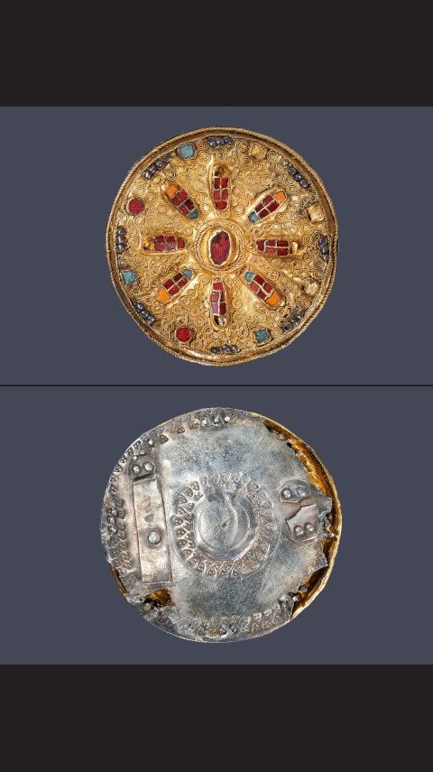 Goldene Fibel aus einem Soester Gräberfeld