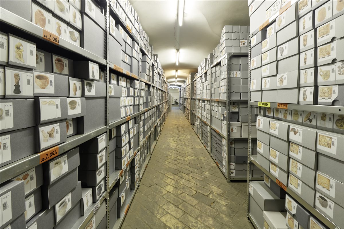 Blick in die Umzugsvorbereitungen des RGZM im Kurfürstlichen Schloss Mainz.