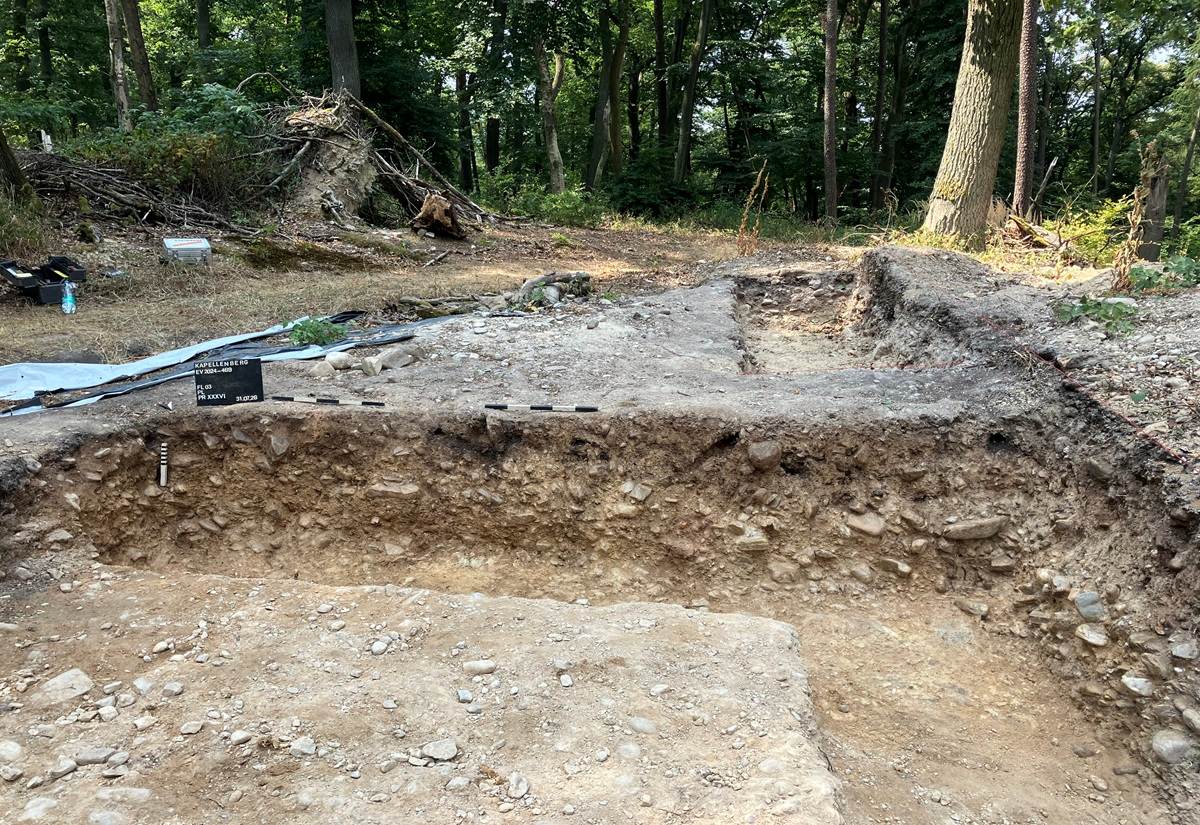 Neue Hinweise auf Zentralgrab eines 6.000 Jahre alten Großgrabhügels am Kapellenberg bei Hofheim