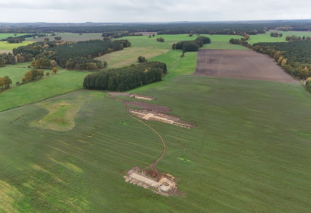 Riesige Ausdehnung der bronzezeitliche Siedlung beim „Königsgrab“ von Seddin durch neue Häuserfunde  verdeutlicht