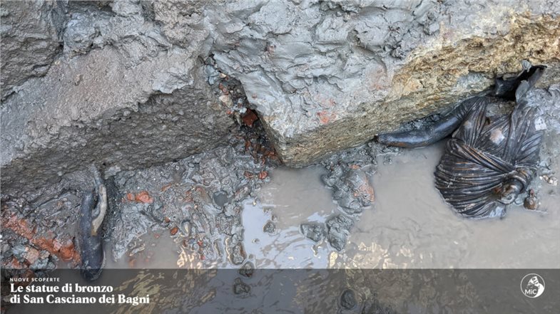 Bronzestatuen im Schlamm von San Casciano dei Bagni