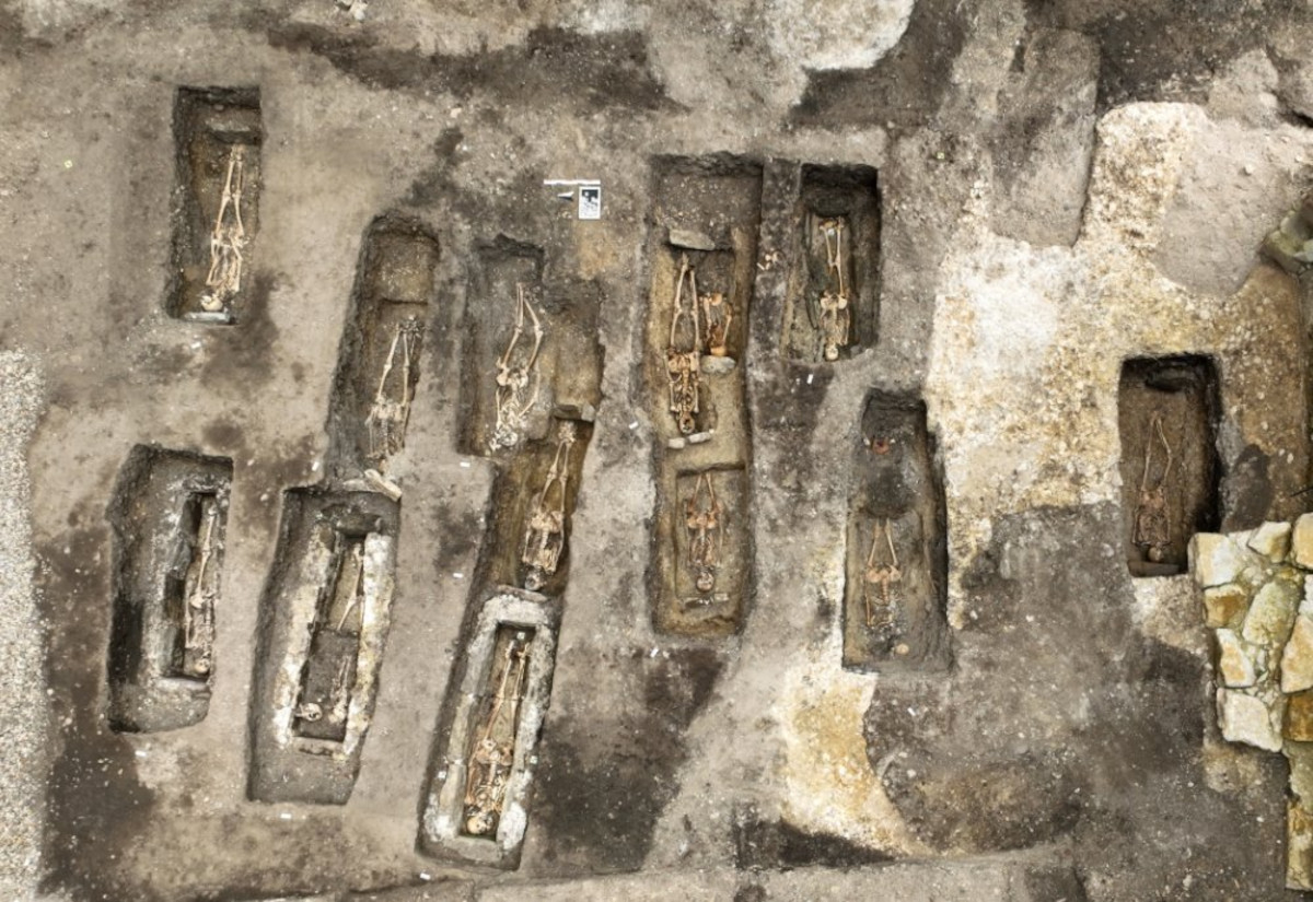 Seltene Bestattungen am Naumburger Dom: Archäologen untersuchen Gräberfeld des 11. Jahrhunderts