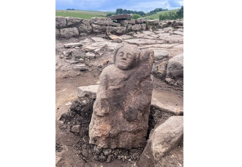 Seltenes römisches Genius-Relief unter Kasernenboden in Vindolanda entdeckt
