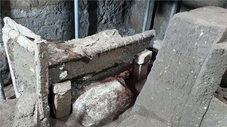 Bett in der Sklavenunterkunft bei Pompeji