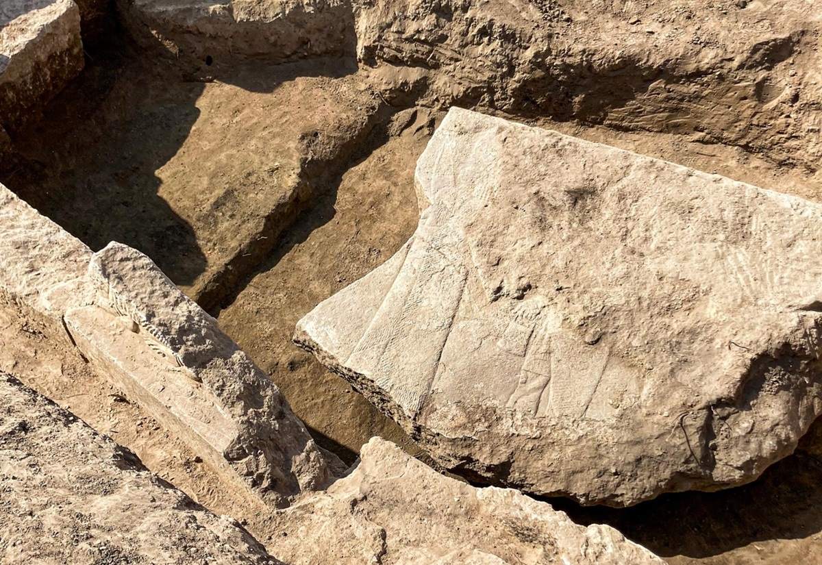 Fragment des entdeckten Reliefs aus Ninive
