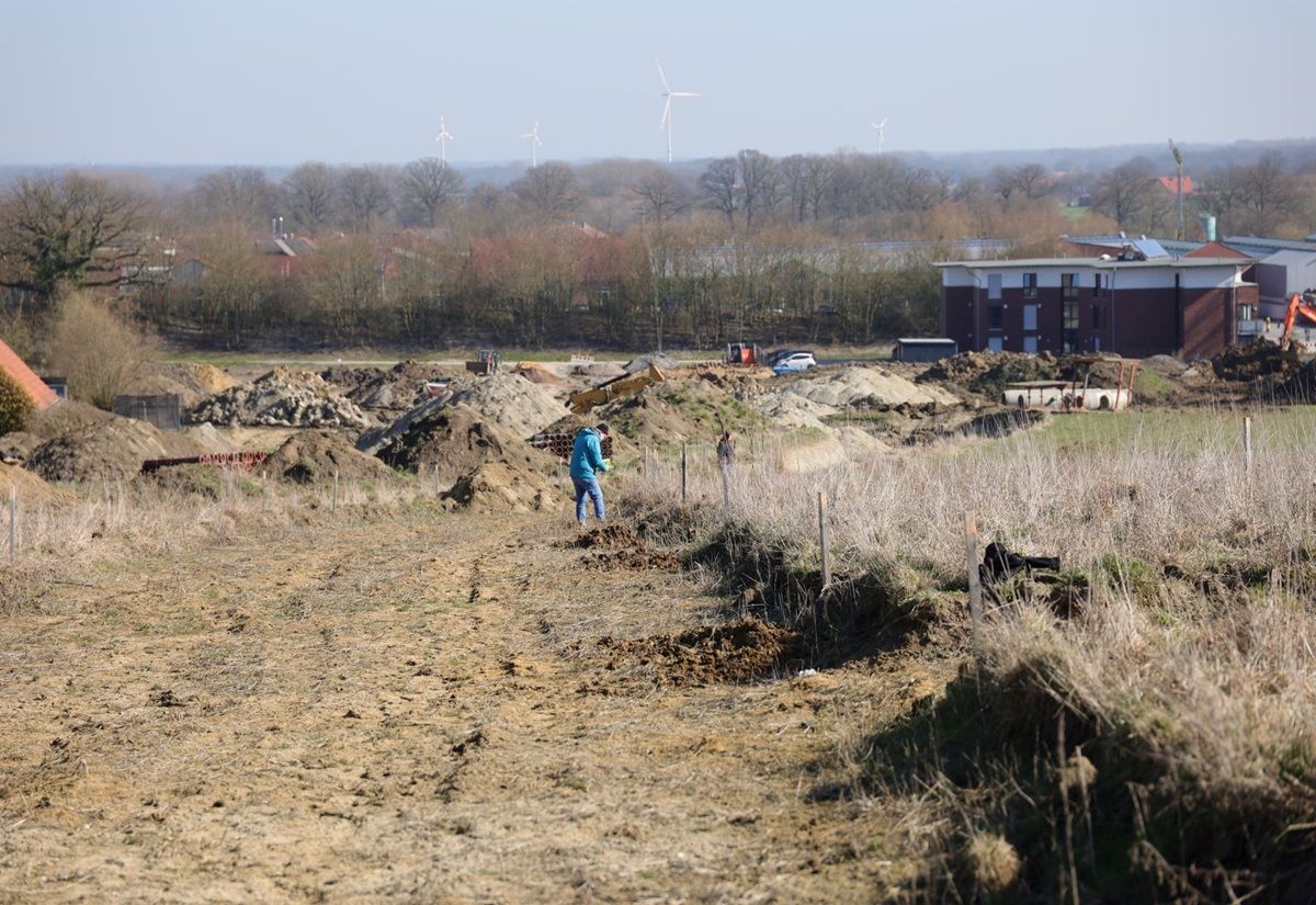 Arbeitsfoto der Nachuntersuchung durch Mitarbeitende der LWL-Archäologie für Westfalen.
