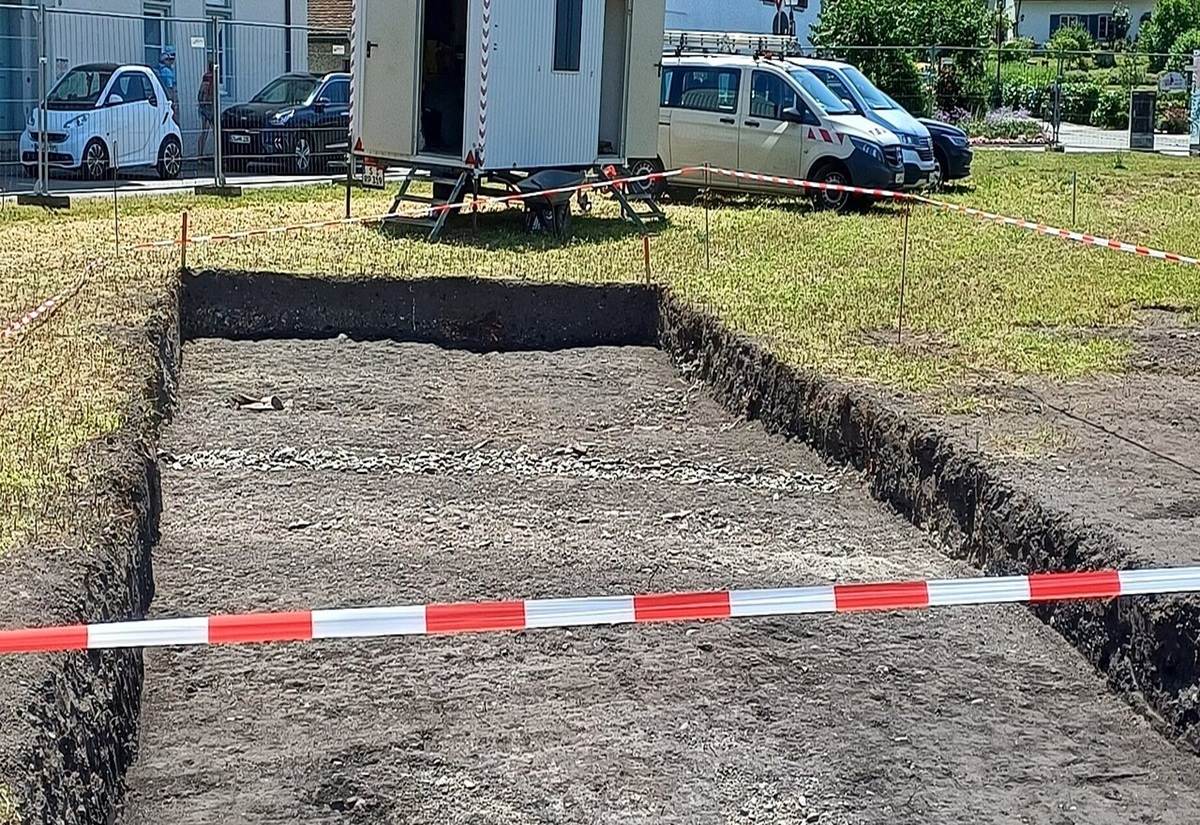 Wo liegt der Hafen aus der Gründungszeit des Klosters Reichenau?