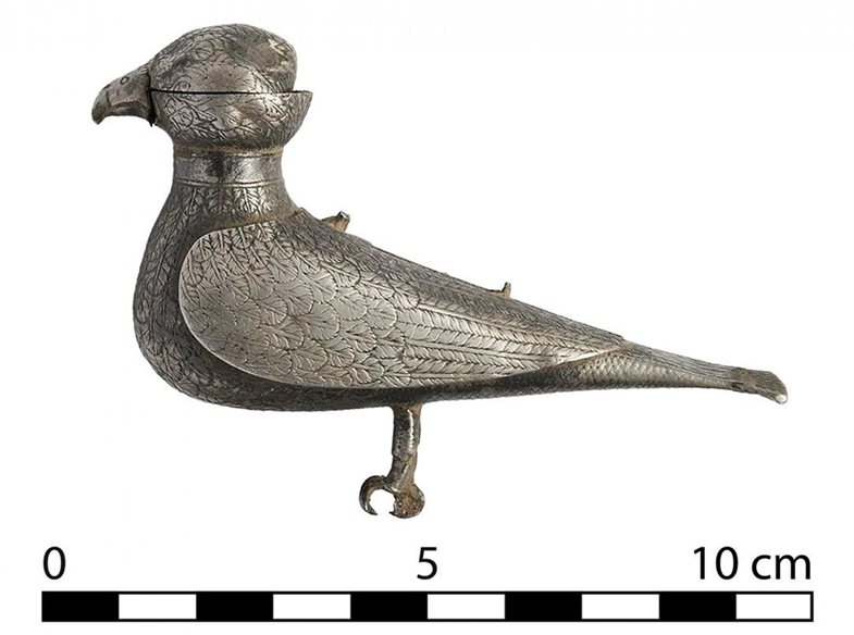 Die silberne Vogelfigur mit eingravierter Jahreszahl 1569 aus Rees im Rheinland gehörte zu einerKette für einen Schützenkönig.