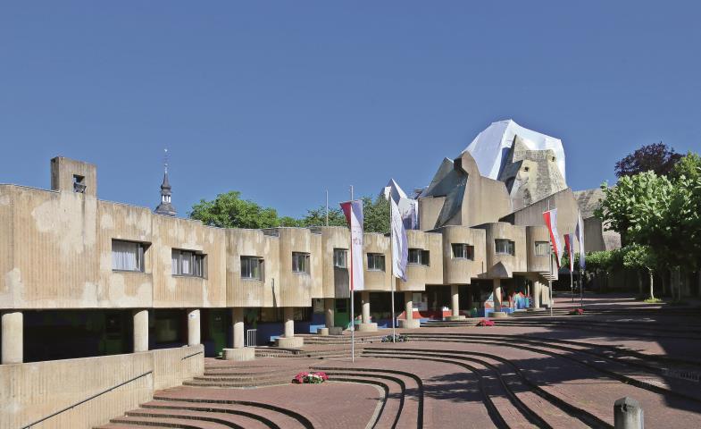 Wallfahrt als sinnliches Erlebnis. Der Mariendom steht am Ende des leicht ansteigenden Pilgerwegs in Neviges.