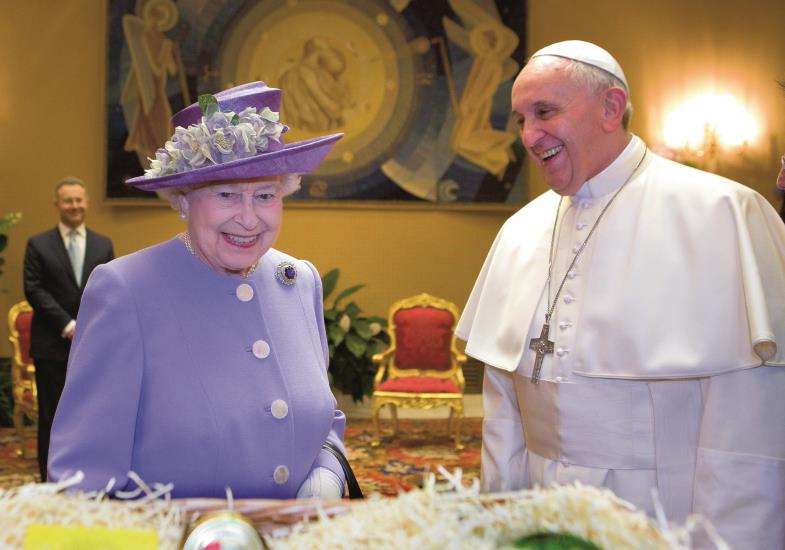 Queen Elizabeth II. besucht Papst Franziskus am 3. April 2014 im Vatikan. 