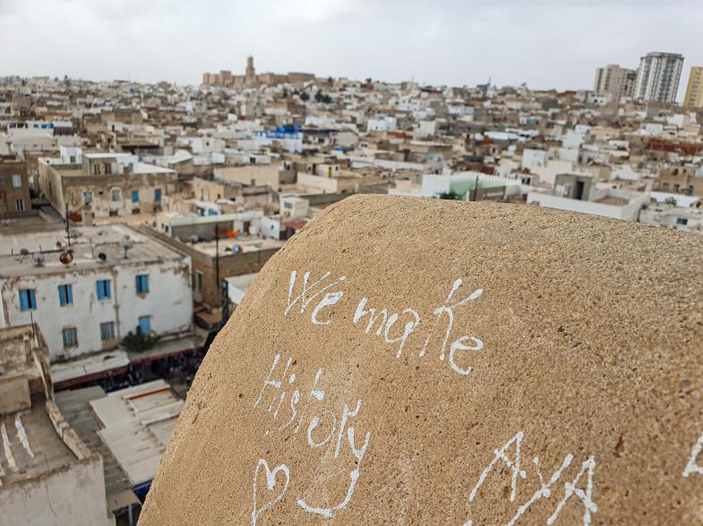 Botschaft über der Touristenstadt Sousse: „Wir schreiben Geschichte.“