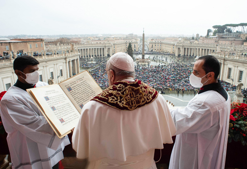 Papst Franziuskus spricht den Urbi-et-orbi-Segen