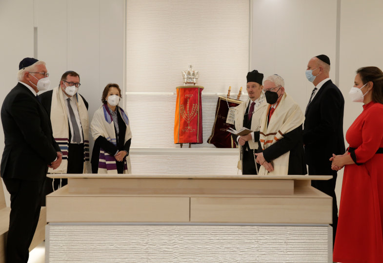 Vertreter eröffnen das Europäische Zentrum für Jüdische Gelehrsamkeit